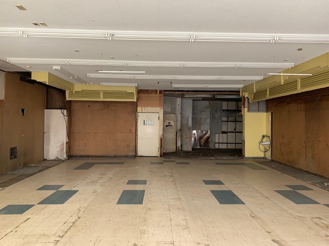 駅から3分の大空間